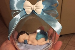 Bomboniera battesimo, pallina pvc con bimbo in fimo