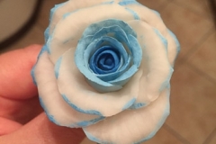 Rosa in porcellana fredda semi trasparente